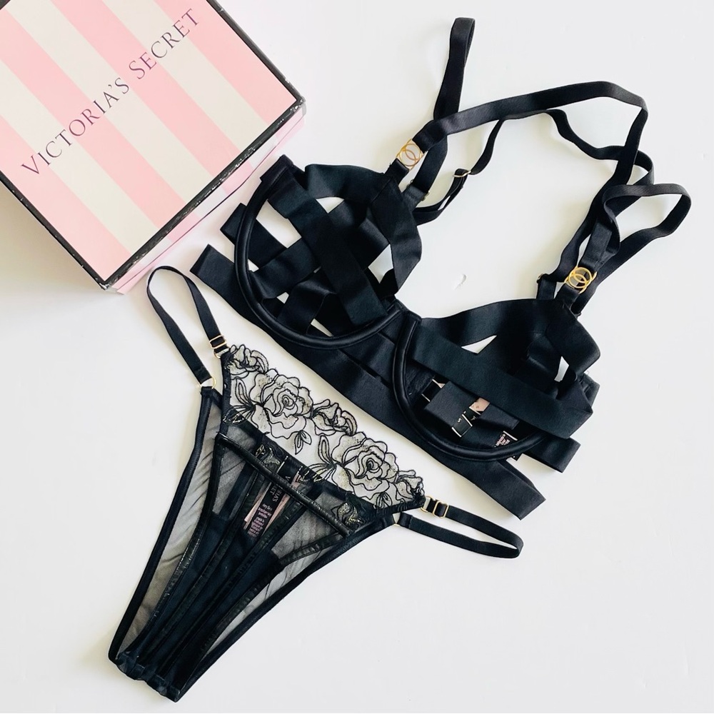 32D SMALL Victoria’s Secret black harness bra set